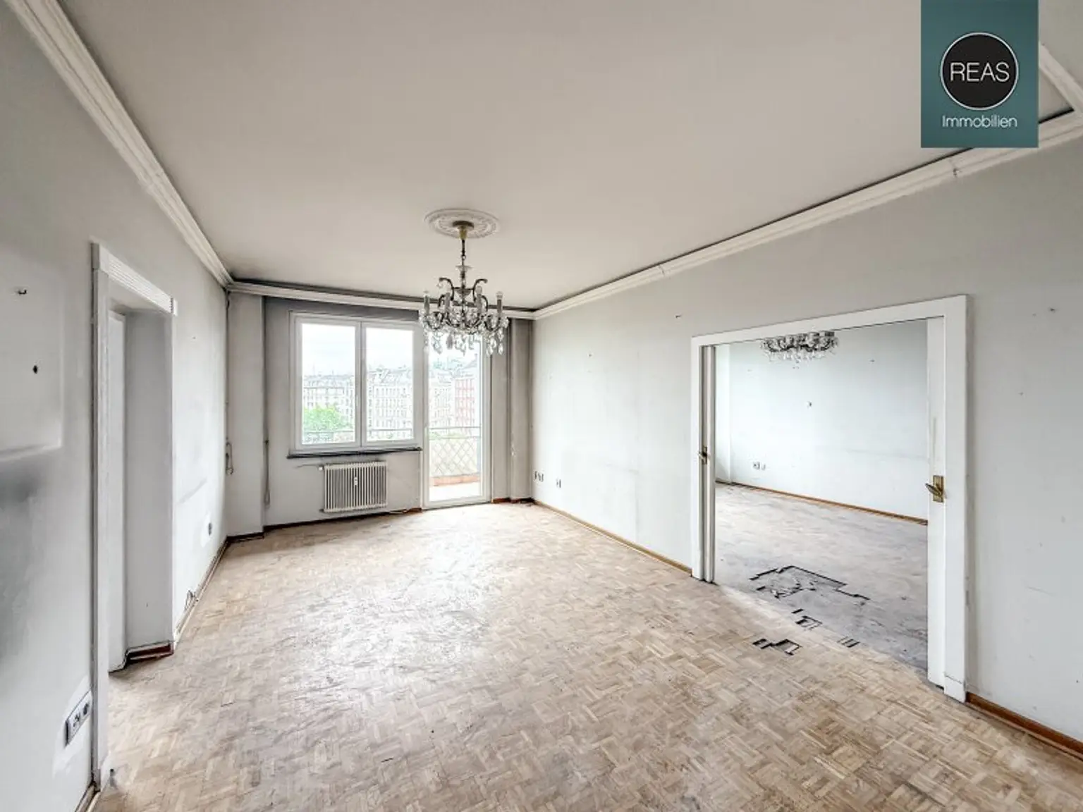 Wohnungspaket in Top-Innenstadtlage! 2 nebeneinander liegende Wohnungen mit 2 Loggien, neuen Fenstern und unverbautem Traumblick!