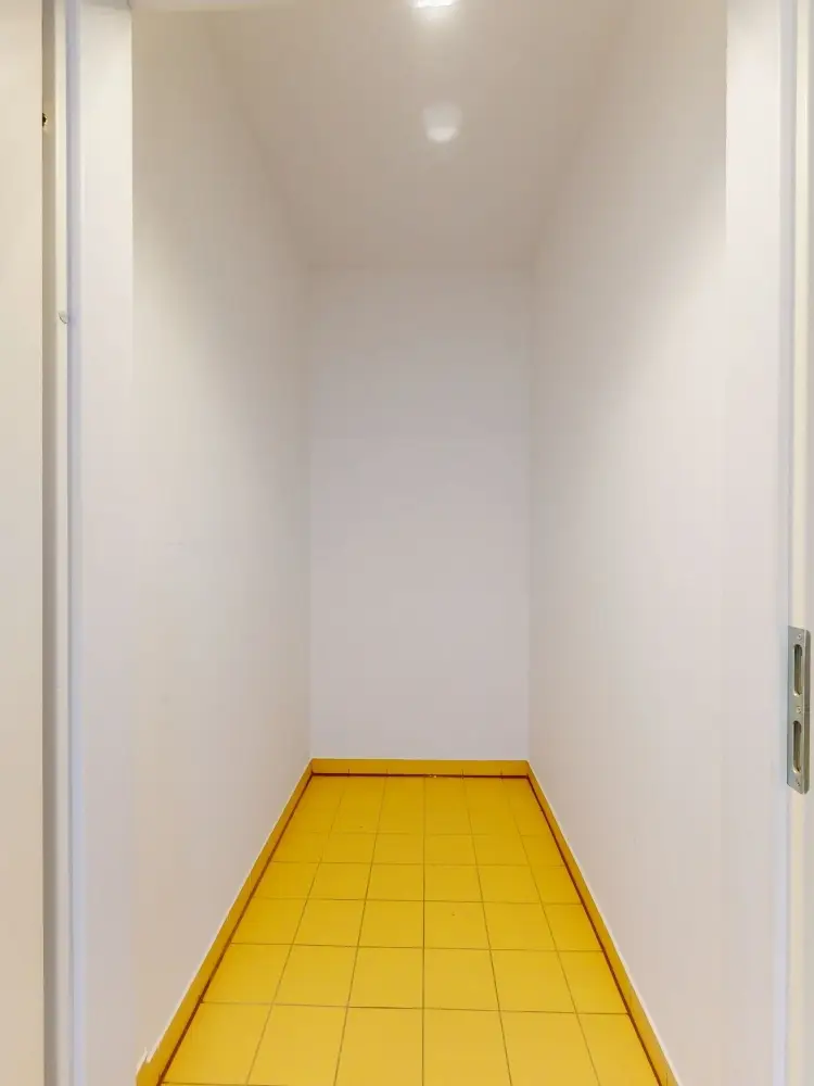 Historischer Charme trifft moderne Wohnqualität – 
3-Zimmer-Wohnung mit Innenhof-Terrasse
