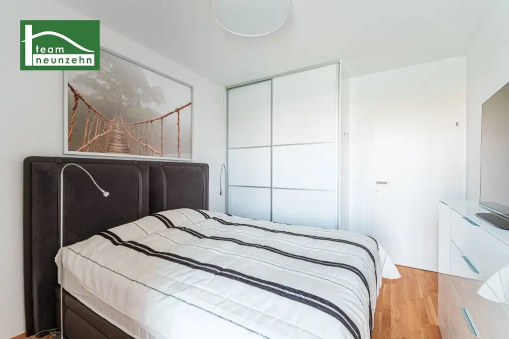 Bestlage am Wasser - direkt beim Hirschstettner Badeteich mit vermutlich der besten Aussicht Wiens! Ein Balkon zum Verlieben!