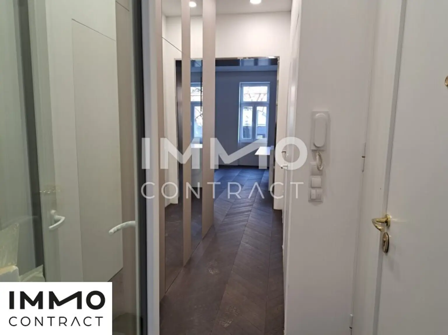 Von der Terrasse in den Vorraum