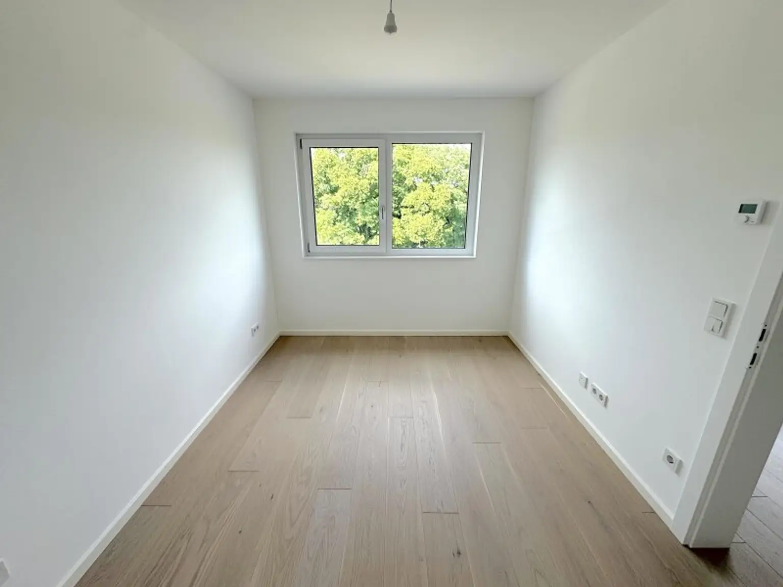 EIGENGRUND NÄHE ALTE DONAU – FREIFLÄCHEN - LUFTWÄRMEPUMPE – KELLER – GARAGE – U-BAHN!
