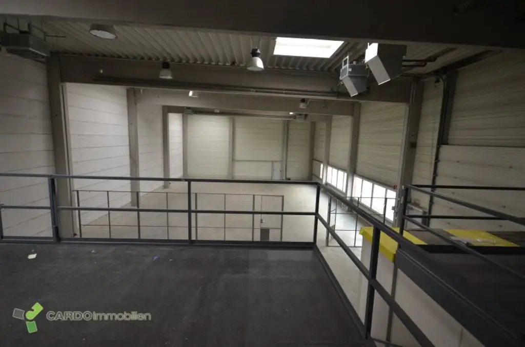 Halle und Lager 425m², 340m², 414m² für Veranstaltungen oder Lager, 2 Gewerbeobjekte nebeneinander mit große Parkplatz, entweder zusammen oder einzeln zu vermieten