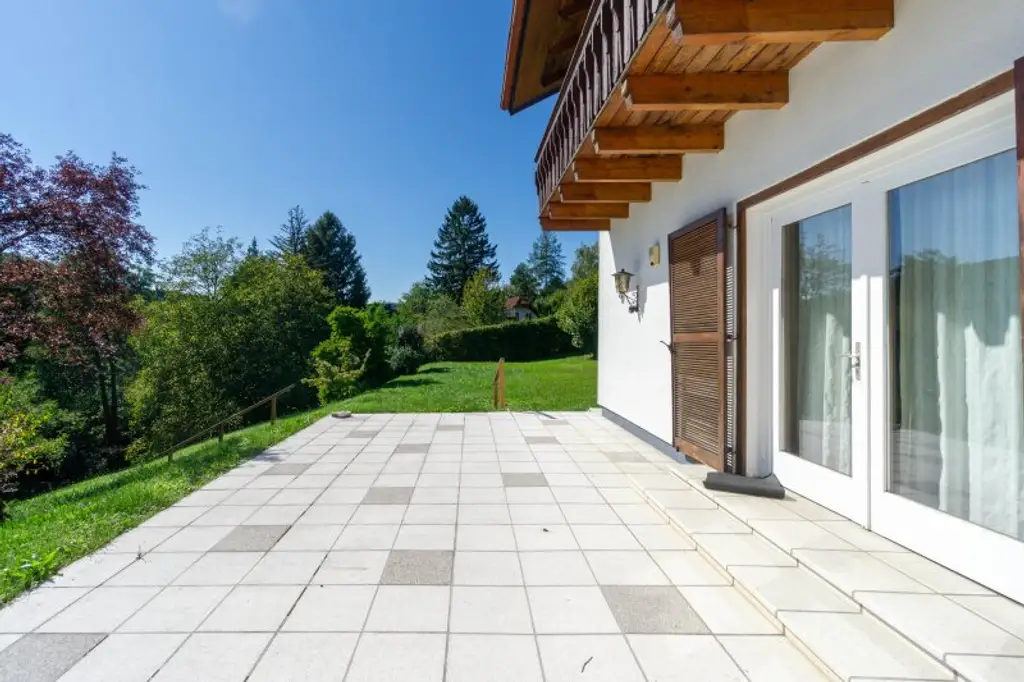 Einfamilienhaus auf sonnigem Doppelgrundstück in fabelhafter Aussichtslage