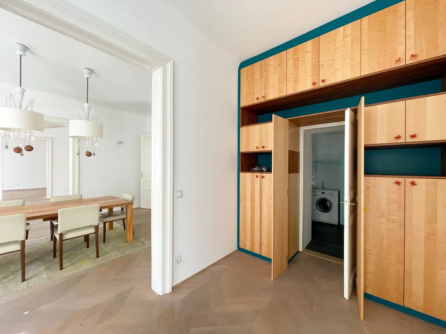Herrlich große Altbauwohnung mit Garagenplatz