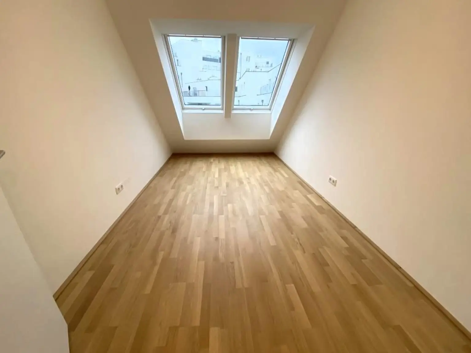 Koloniestraße: Hochwertige Neubauwohnung mit MEGA-13m²-BALKON!!!