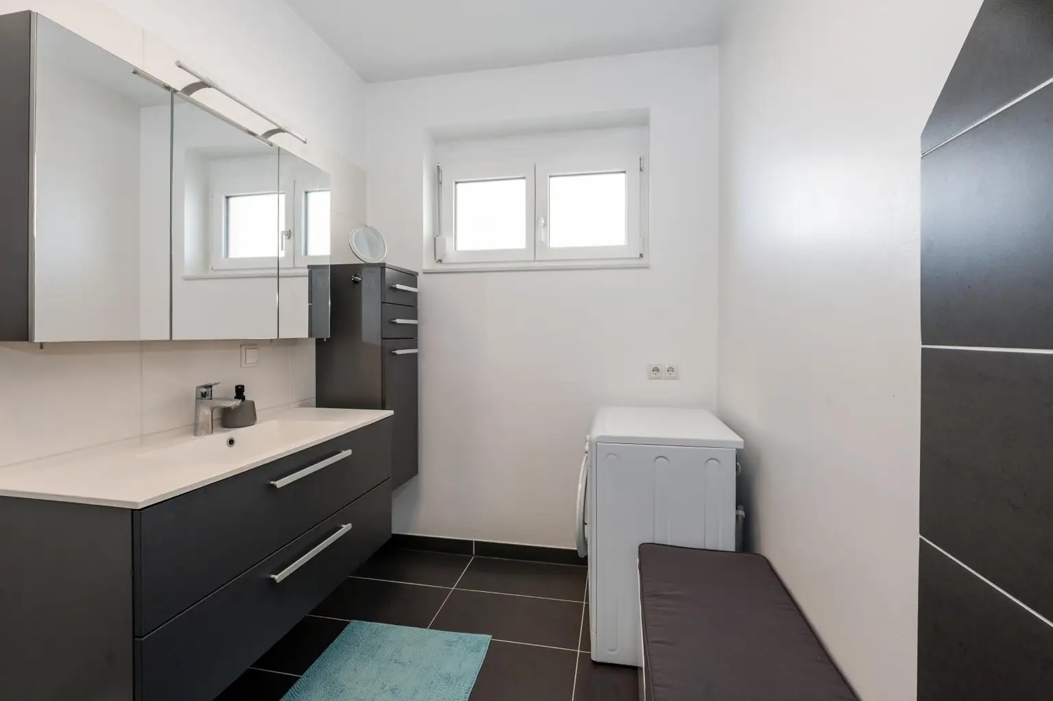 3-Zimmer-Dachterrassentraum inklusive 2 Carports