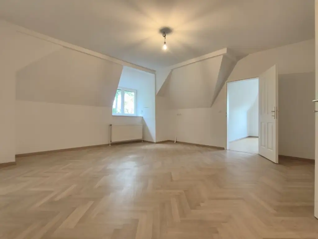 Für Ruhesuchende - 3-Zimmer-Dachgeschosswohnung im grünen 13. Bezirk – Nahe Lainzer Tiergarten