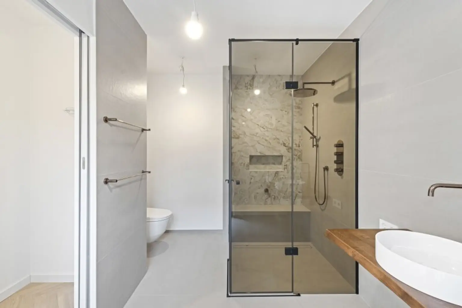 EXKLUSIVE GARTENWOHNUNG IN HIETZING MIT SALZWASSER-POOL UND SAUNA