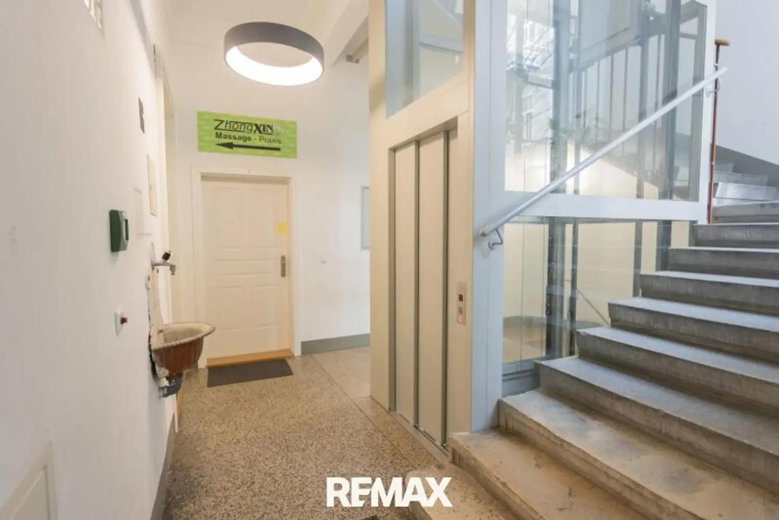 Stiegenhaus mit Lift