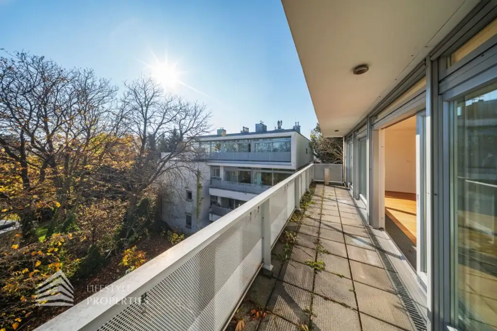 Wunderschöne 5 - Zimmer Wohnung mit Terrasse und Garten