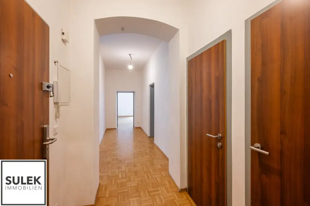 Wohnen direkt bei der Votivkirche: großzügige 2-Zi.-Wohnung (getrennt begehbare Zimmer + Küche)