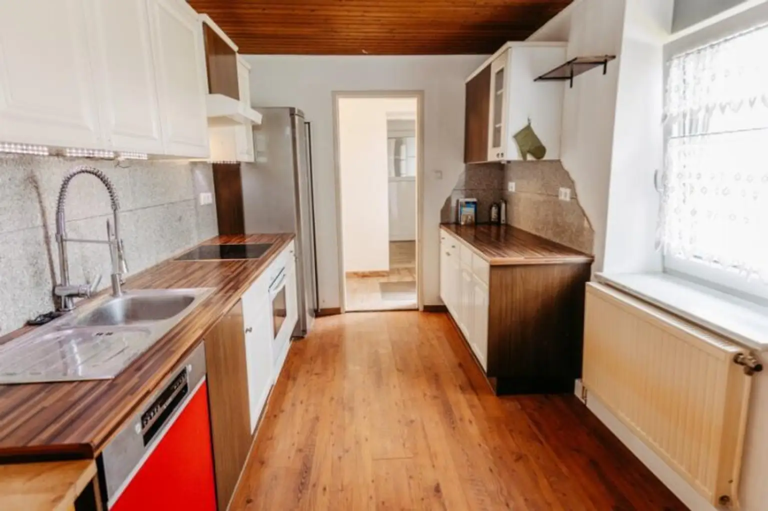 Gepflegtes, neu revitalisiertes  und liebevoll erhaltenes Landhaus. Natur, Sonne, Ruhe,  Seelenheil.