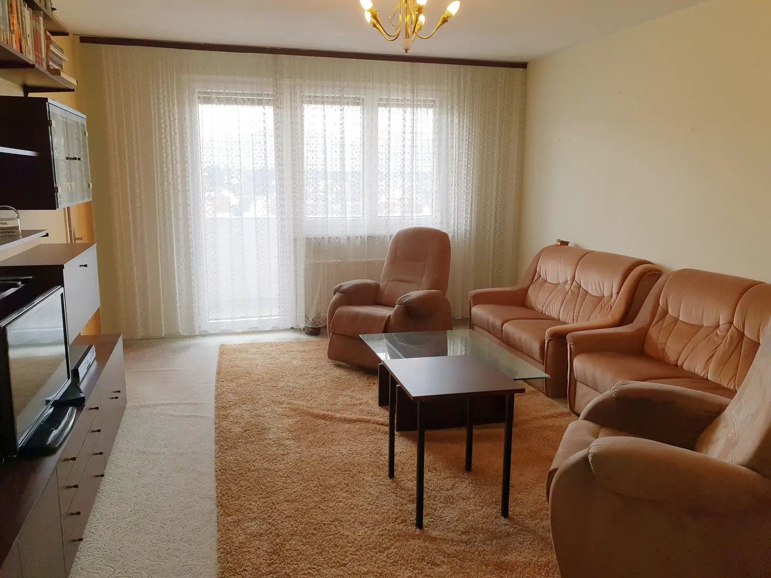 Wohnung mit 4 Zimmer + Loggia zu verkaufen!