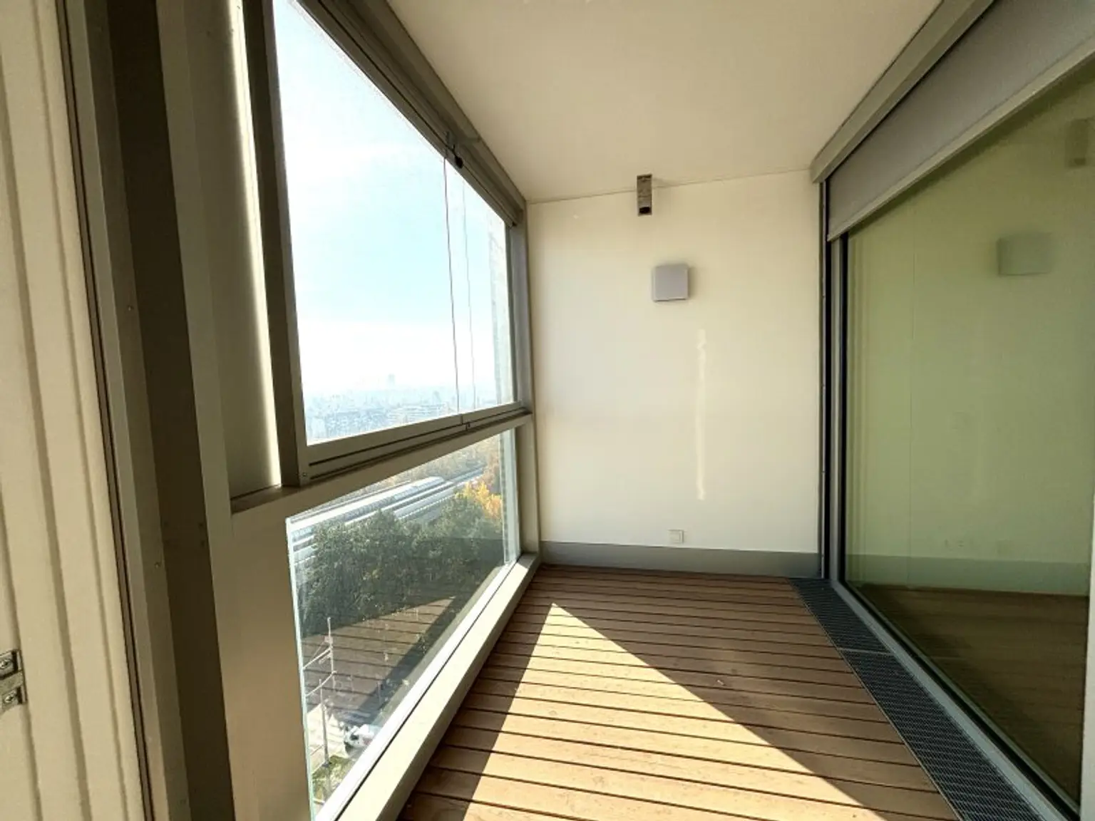 U-Bahn U1 Kagran I Stylische Wohnung mit exklusiver Ausstattung und Loggia I Rooftop Pool I Fitnessraum I Spa-Bereich