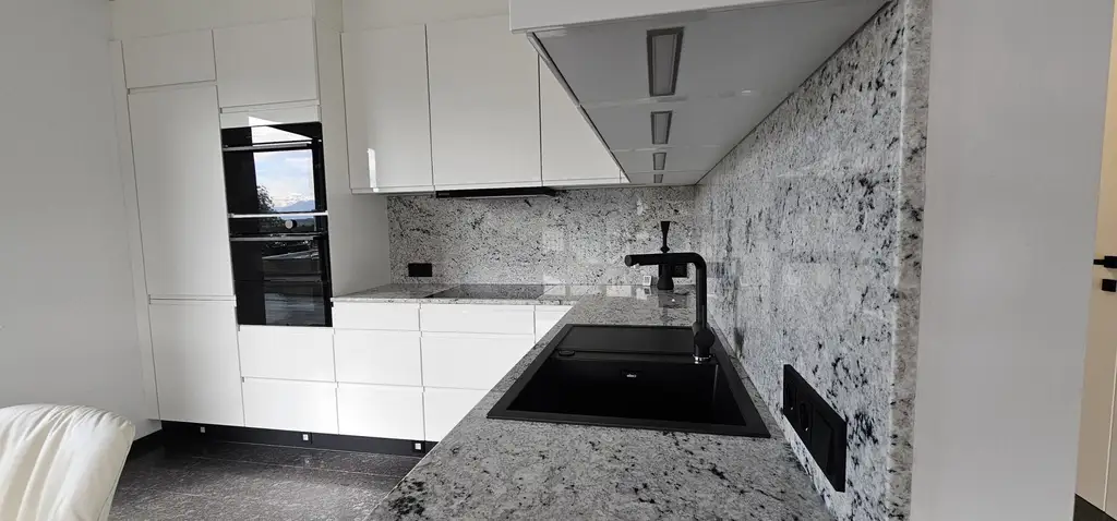 Design trifft Lebensqualität – Exklusive Neubauwohnung mit Seeblick