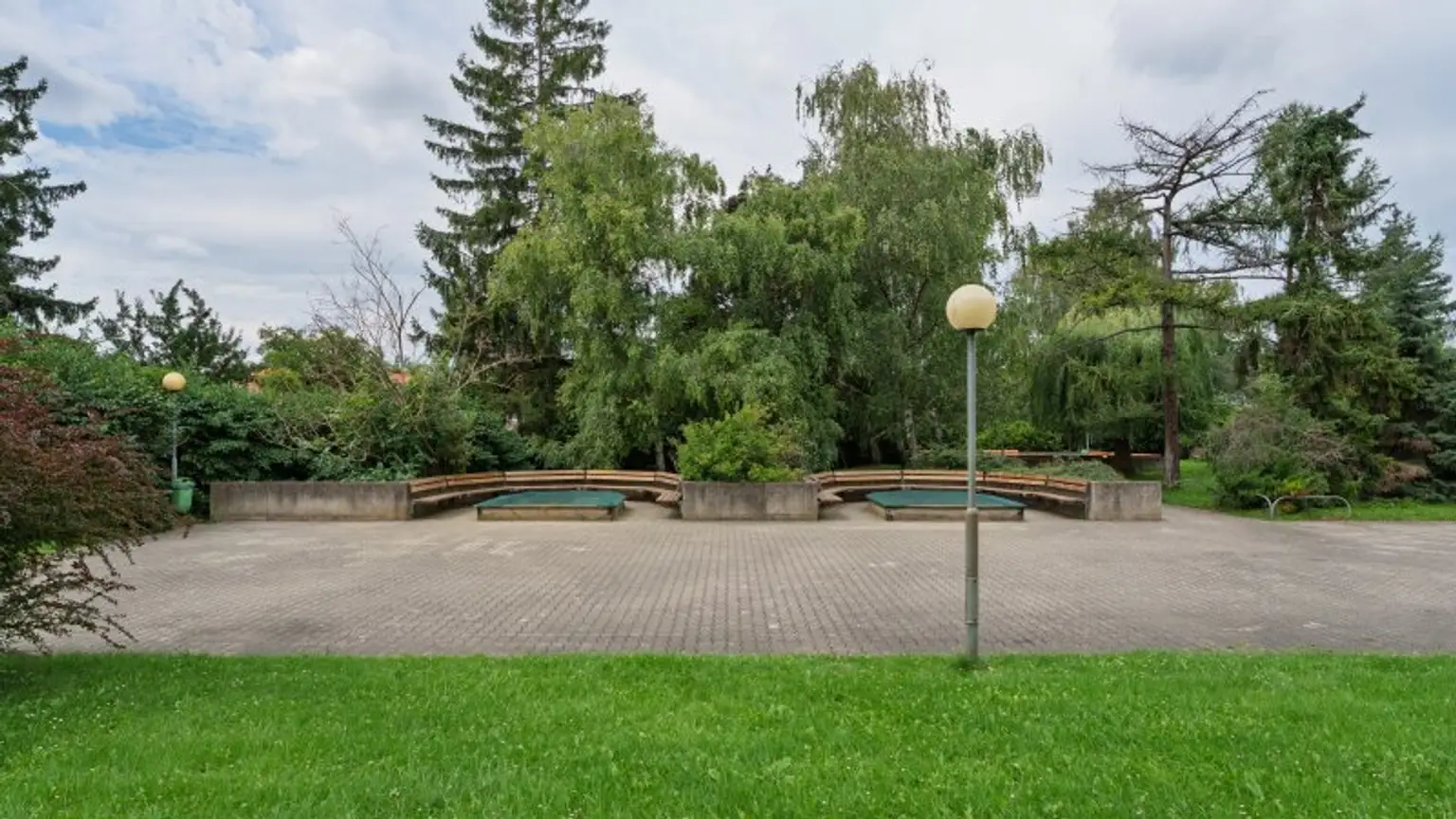 Gemütliche 2-Zimmer-Wohnung mit 2 Loggien, großer allgemeiner Garten – Ihr neues Zuhause!