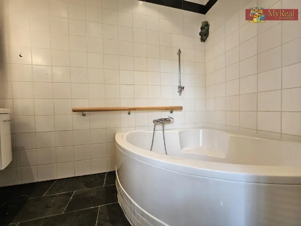 Große ruhige 3 Zimmer-Raucherwohnung