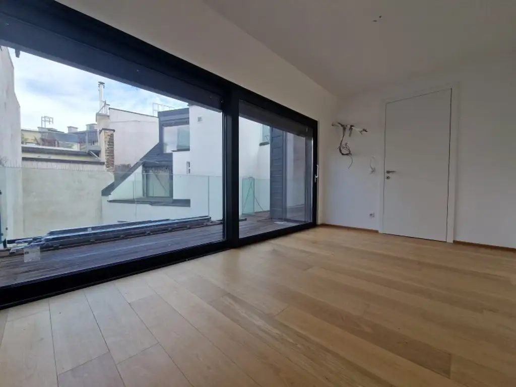 Traumhafte DG-Wohnung in 1020 Wien – modern, vollsaniert mit Terrasse und 5 Zimmern!