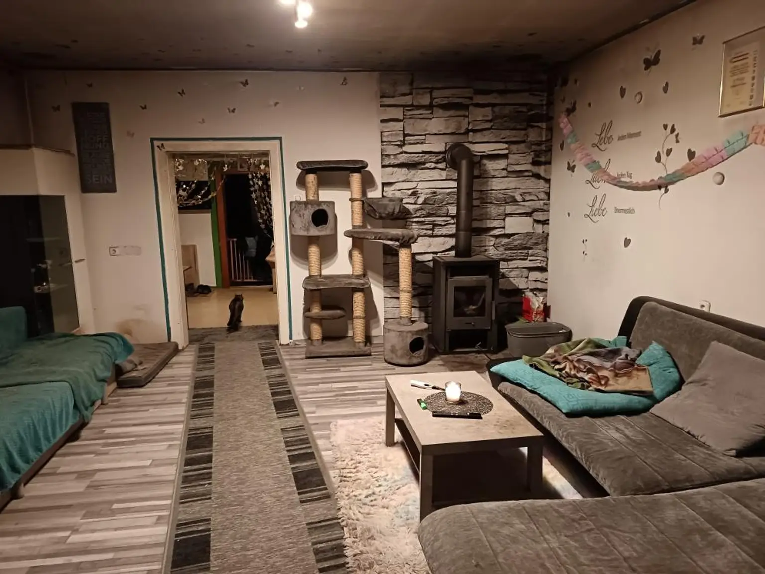 Vielseitiges Wohnhaus mit großzügigem Hof und Nebengebäuden