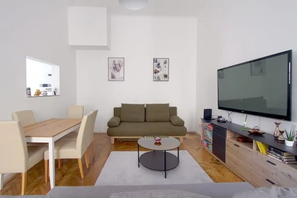 "Ruhige 2-Zimmer Altbau-Wohnung"