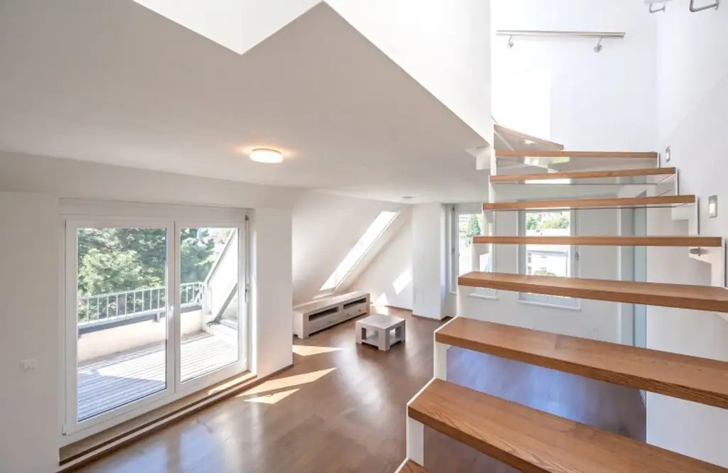 Panoramaliebling: Luxuriöse DG-Wohnung mit Dachterrasse und Fernblick
