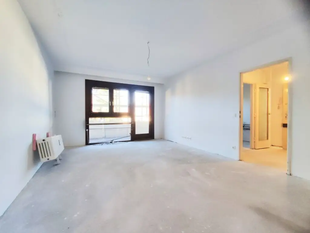 EDELROHBAU - Sanierungsbedürftige 3-Zimmer Wohnung mit Loggia