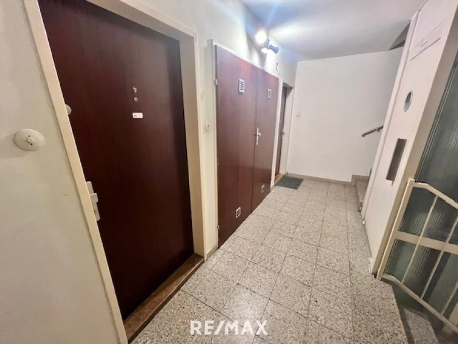 Stiegenhaus mit Lift