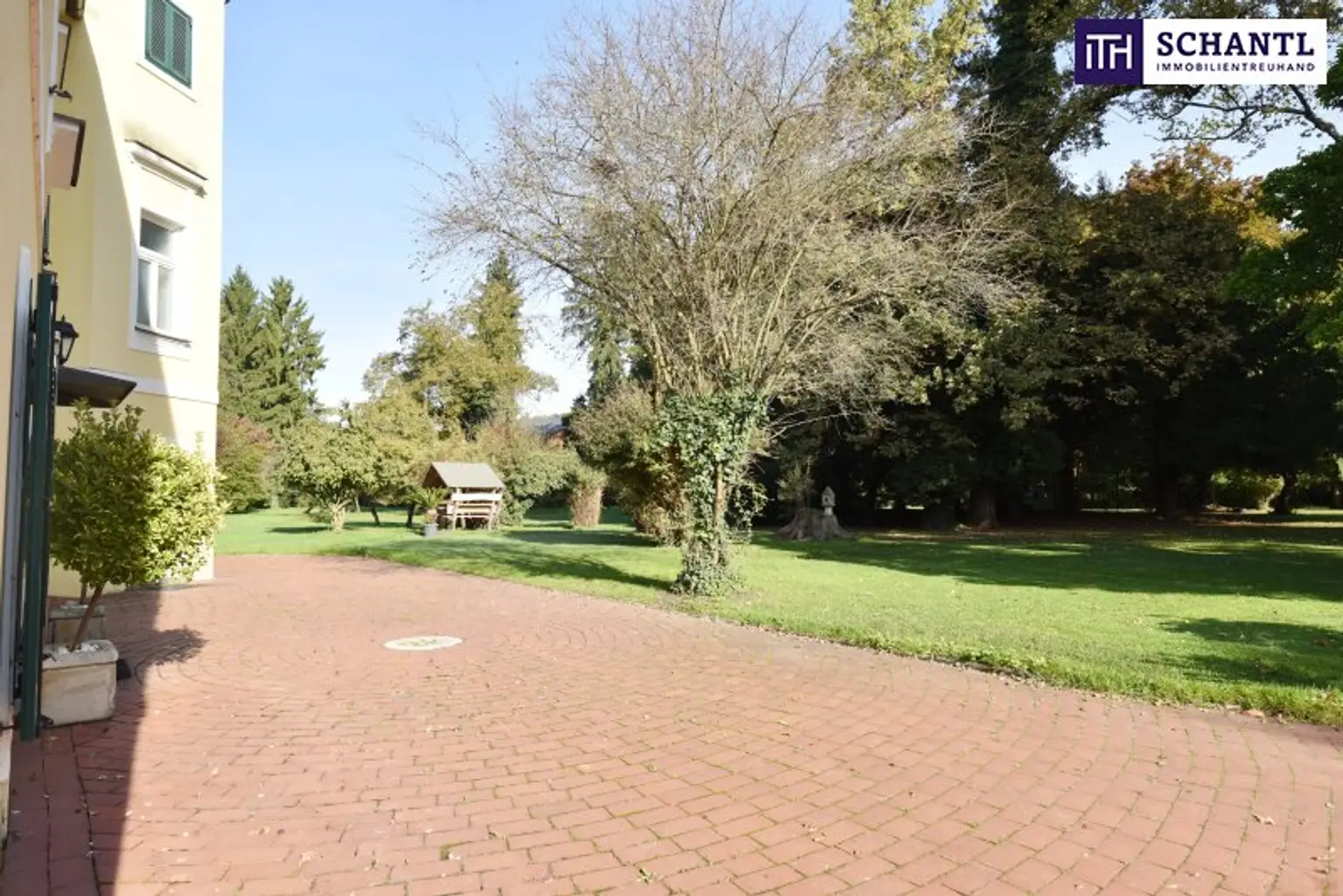 MÄRCHENHAFTE Wohnung im SCHLOSS inklusive Nutzung des SCHLOSSGARTENS! Ab sofort verfügbar!