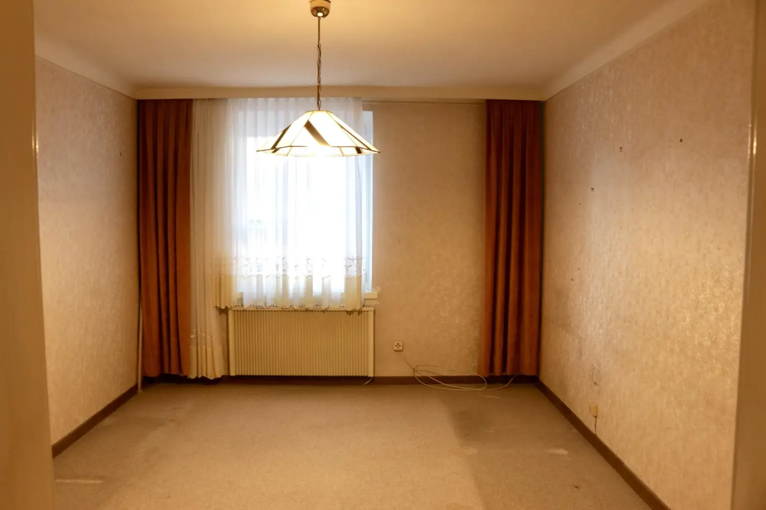 "2 Zimmer Renovierungsjuwel!"