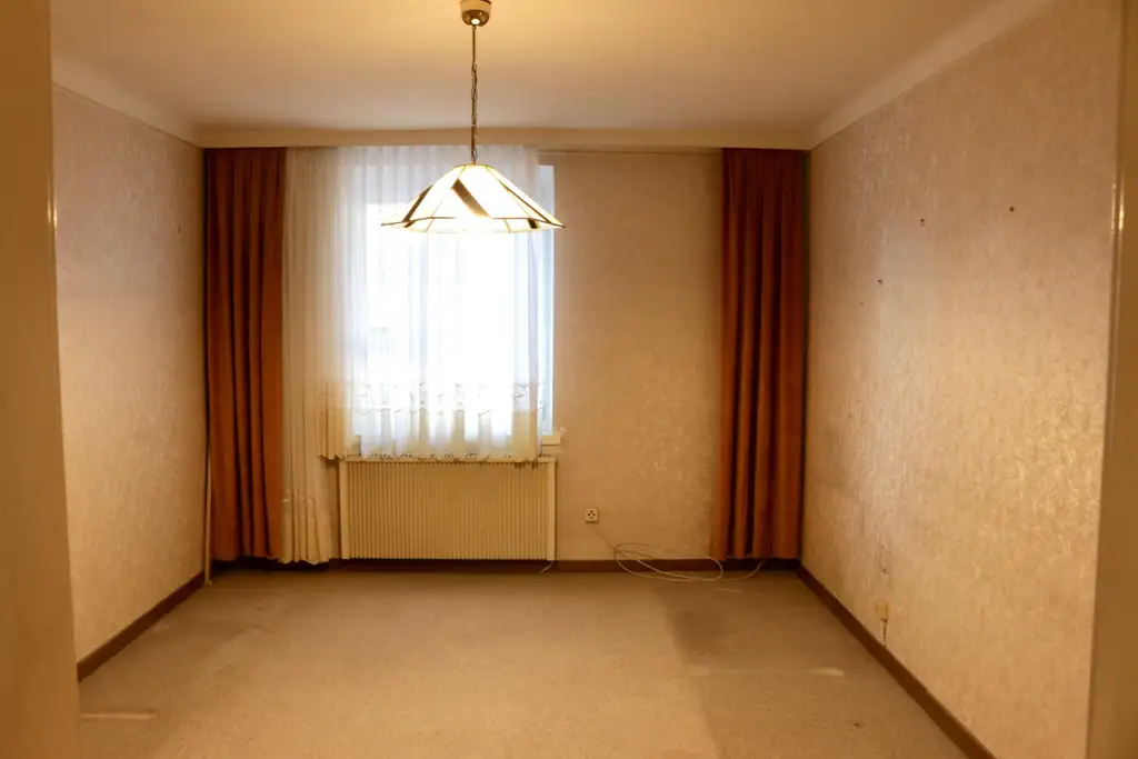 "2 Zimmer Renovierungsjuwel!"