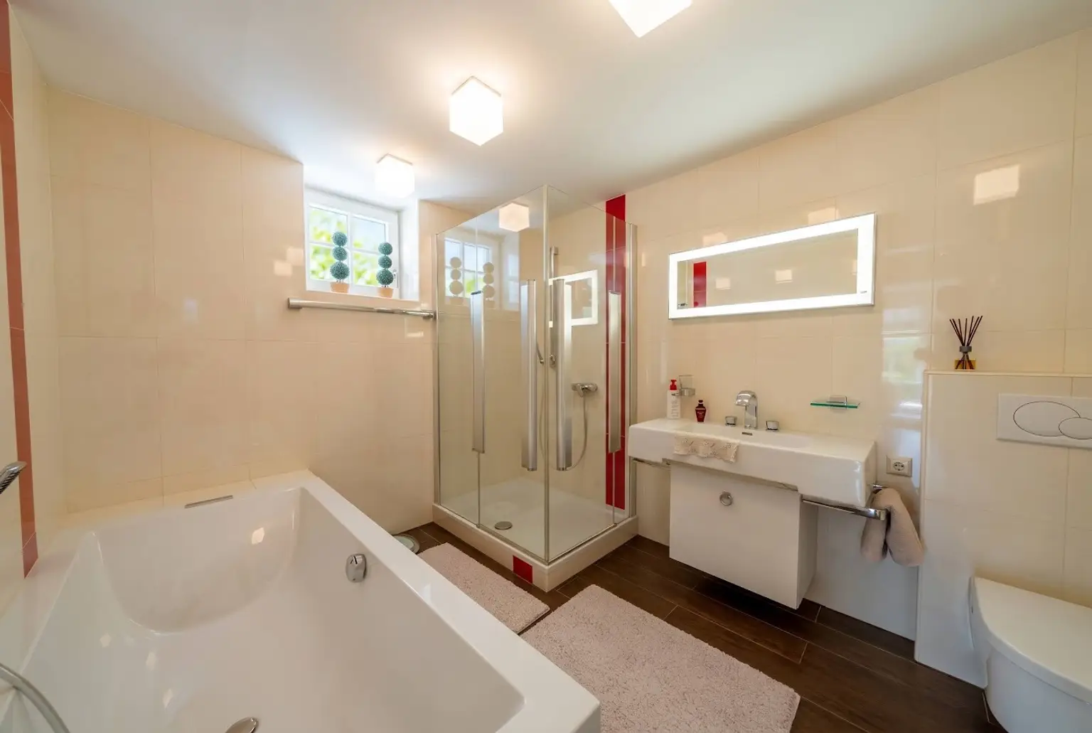 Traumhafte Villa mit Indoor Pool + großem Garten zu verkaufen!