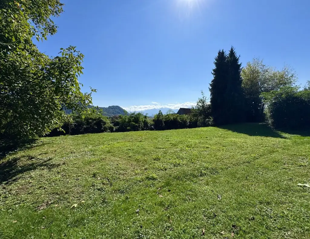 Wunderschönes Grundstück in Treffen am Ossiacher See mit Blick auf die Burg Landskron & den Mittagskogel zu kaufen!