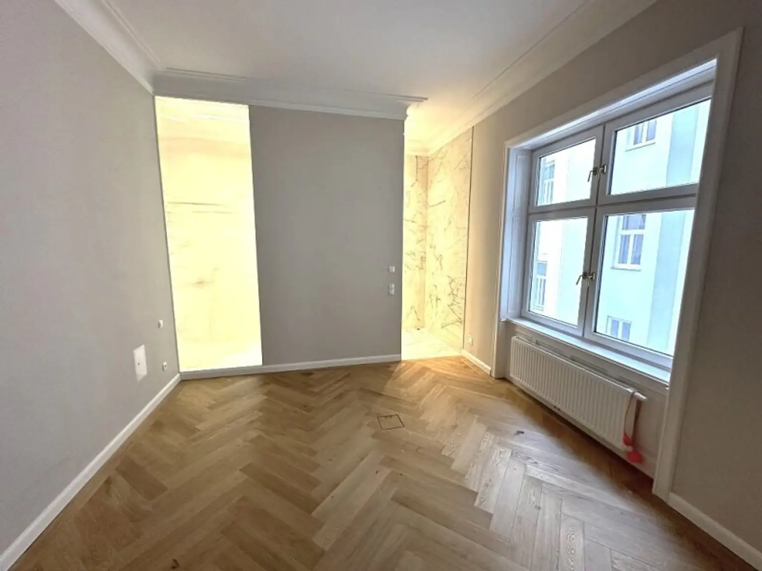 MÖLLWALDPLATZ, U1-NÄHE, 124 m2 ALTBAU, Wohnküche, 2 Zimmer, klimatisiert, 2 Bäder, Parketten, Loggia, 1. Liftstock, provisionsfrei