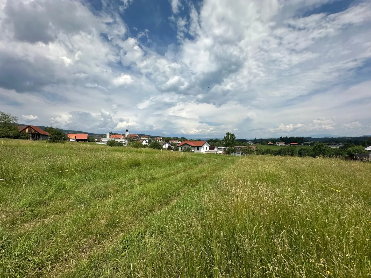 großzügiges Baugrundstück