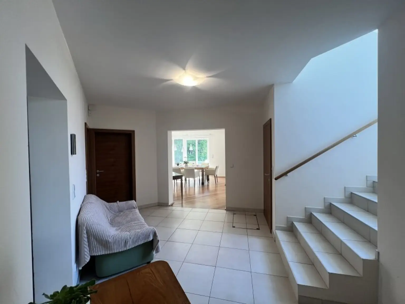 Moderne, zentrumsnahe Familienvilla mit großem Garten in gefragter Grünruhelage (!)