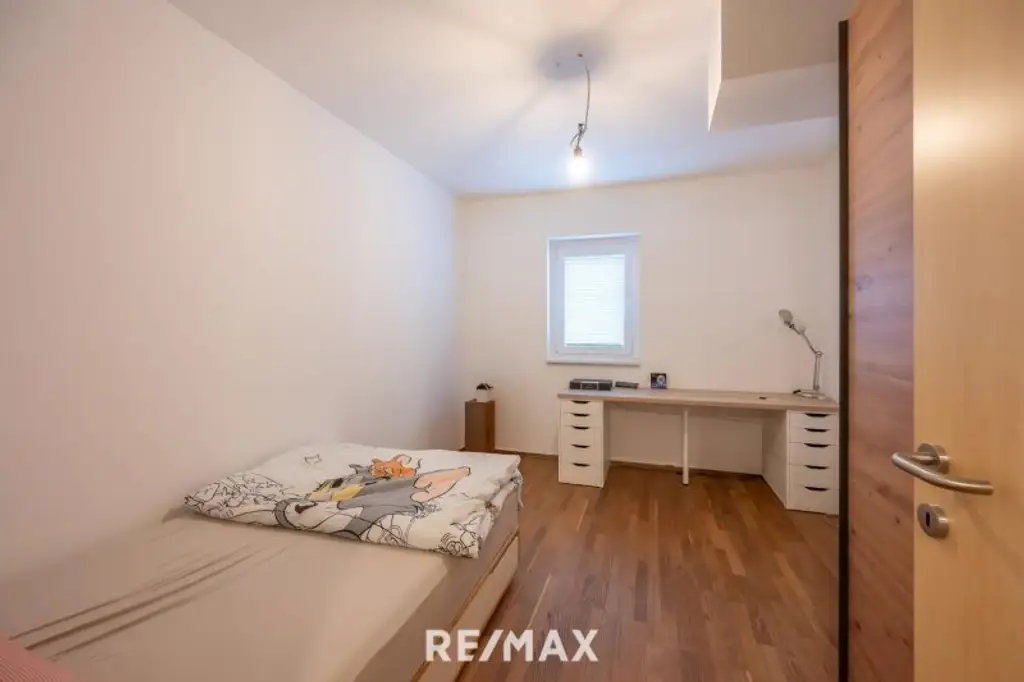 Traumhafte 6 - Zimmer - Wohnung / Büro mit grünem Innenhof in ruhiger sensationeller Lage in Hernals