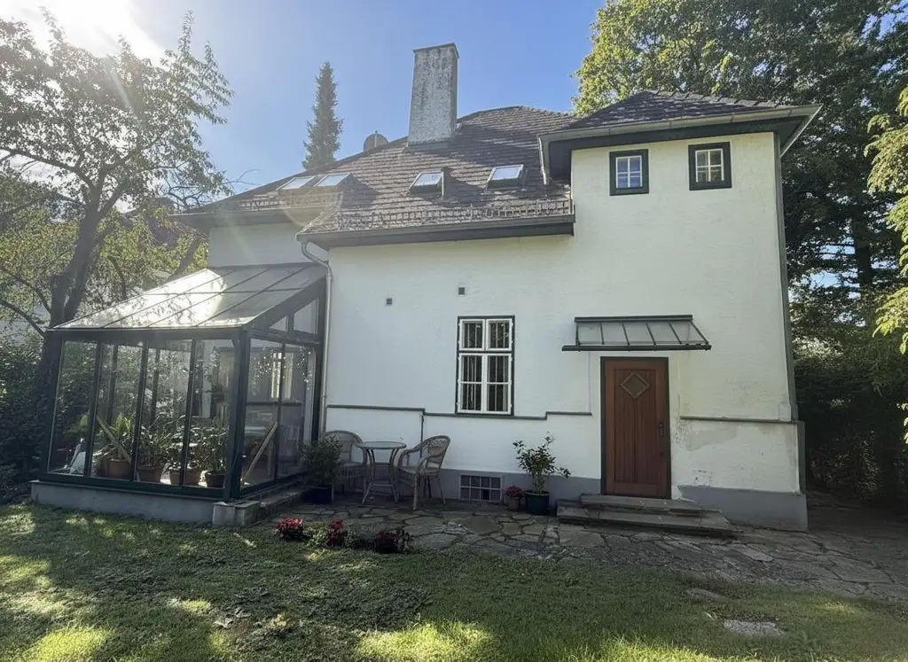 Historische Jahrhundertwende-Villa in Mauer - Charme, Gartenparadies und Potenzial in Top Lage