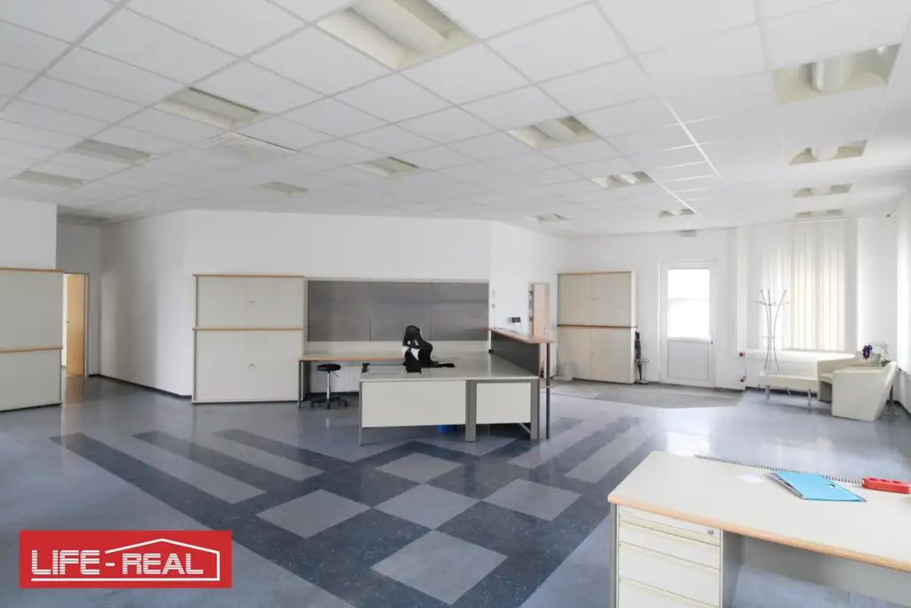 Vielseitig nutzbare Lagerhalle mit Büro im Gewerbegebiet Gramastetten
