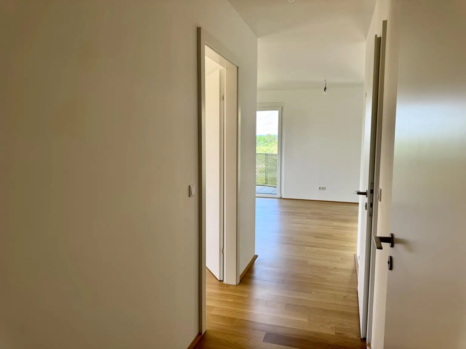 Hirschfeld: U1 Leopoldau - Günstig und hochwertig: 3 Zimmer Wohnung mit Balkon