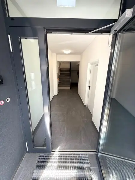 Neubau-Erstbezug - 1 Zimmer mit Außenfläche und sehr großer Gemeinschaftsterrase ca. 60 m² - unweit der U2 Station Stadlau