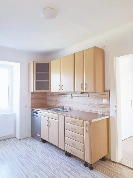 Sanierte  4 Zimmer Wohnung im Haus mit einem großen Garten