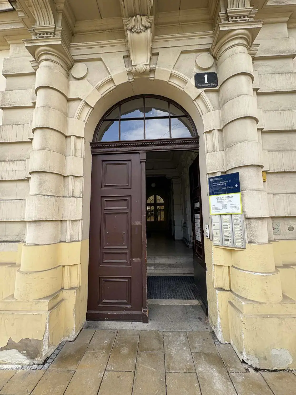 Nähe AKH Wien - 
Unbefristet vermietete 5-Zimmer-Wohnung