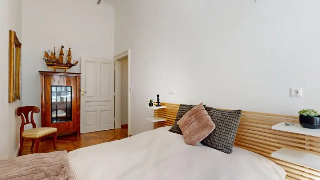 Wunderschöne großzügige 5-Zi-Altbauwohnung mit Grünblick im 3.Bezirk zu kaufen