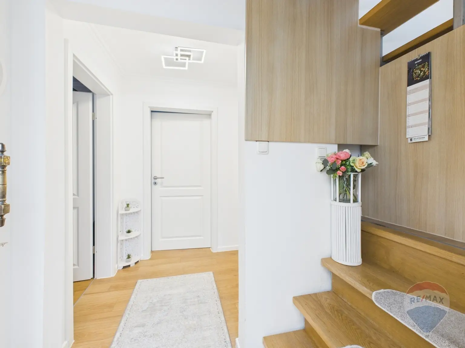 Flur mit Treppenaufgang