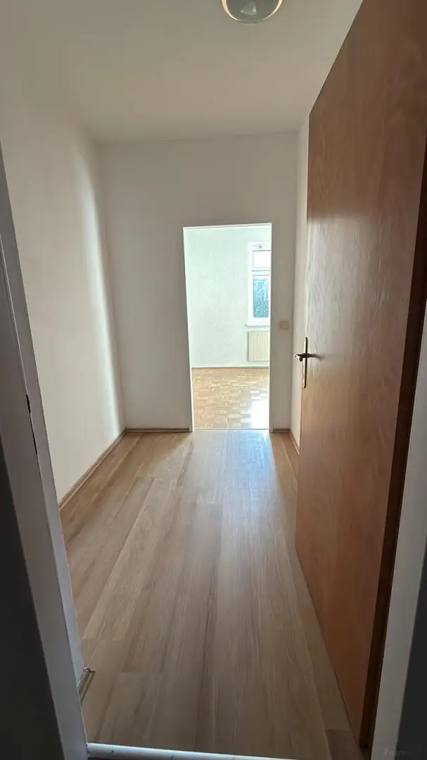 Gemütliche 2-Zimmer-Wohnung mit neu sanierter Küche und Balkon!