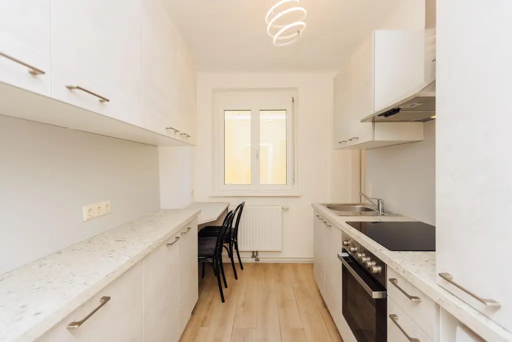 8020 Eggenberg - Eine gepflegte, renovierte , 2 Zimmer-Wohnung mit sonniger Loggia!