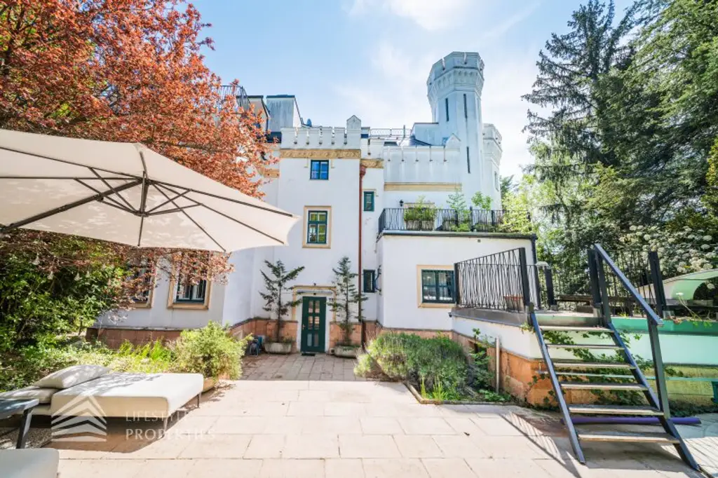 Luxuriöser 14- Zimmer Wohntraum mit Dachterrasse und Pool, Nähe Wilhelminenschloss