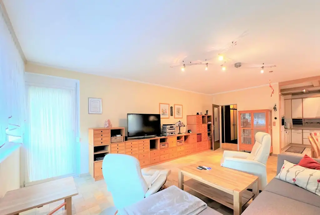 SEHR GUT GESCHNITTENE EIGENTUMSWOHNUNG MIT RIESEN WOHNBEREICH UND SONNIGER WESTLOGGIA