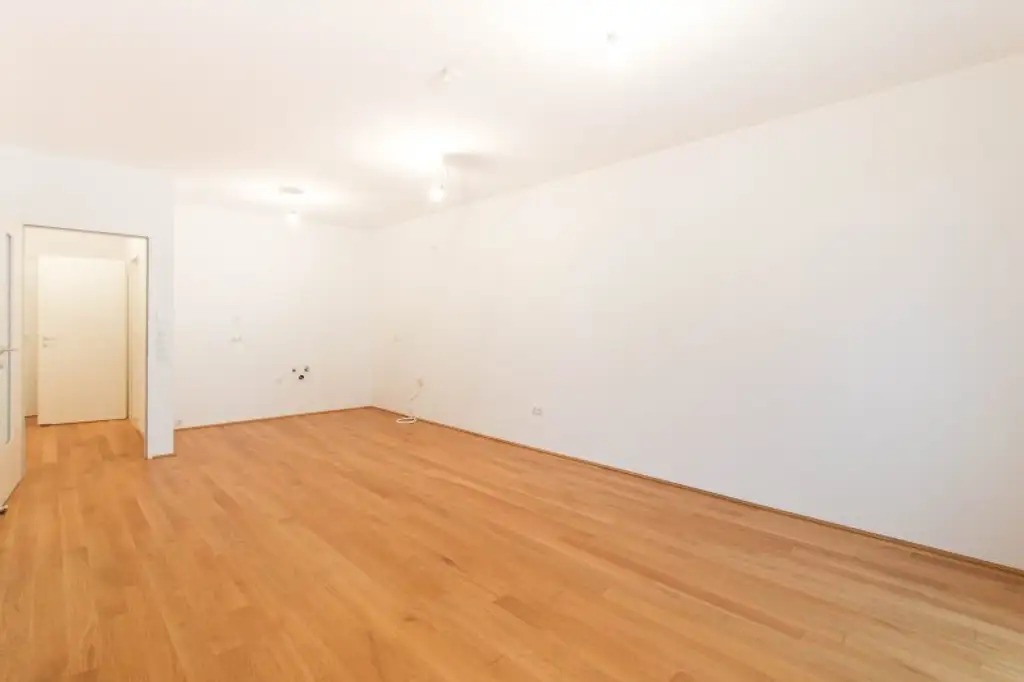 Sonnige Wohnung mit Blick ins Grüne, Balkon und Garage!