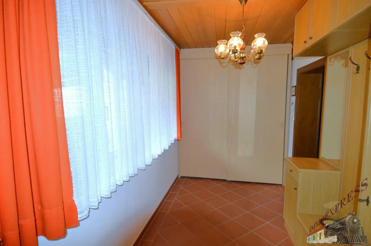Ein-/ Zweifamilienhaus in ruhiger Aussichtslage